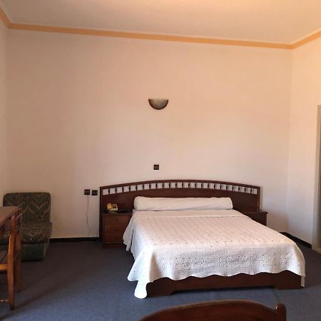 Hotel Choumis Haj Messaoud Larache Esterno foto