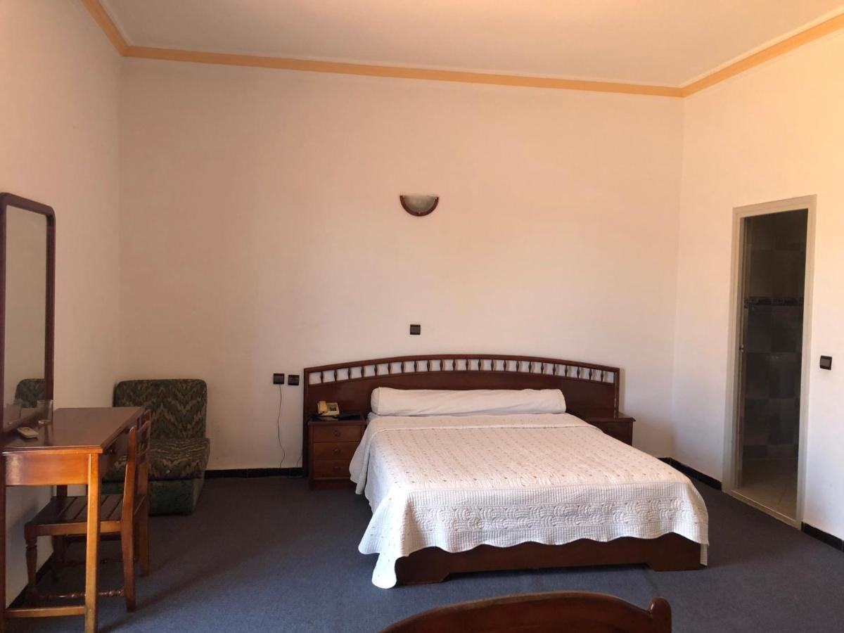 Hotel Choumis Haj Messaoud Larache Esterno foto