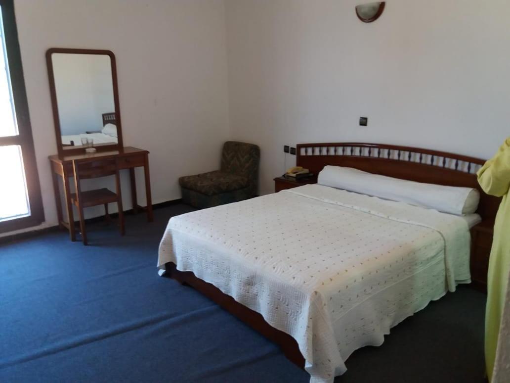 Hotel Choumis Haj Messaoud Larache Esterno foto